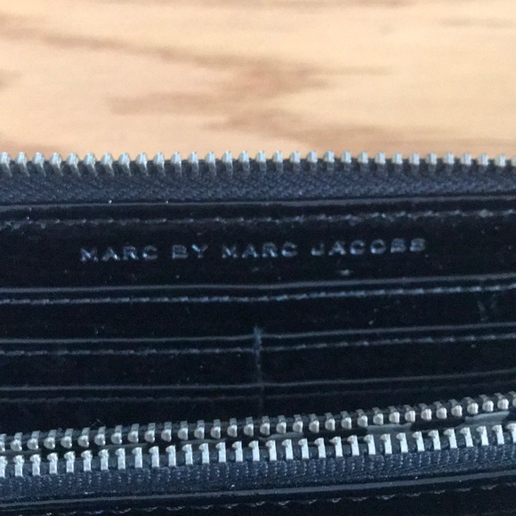 Marc by Marc Jacobs Wallet - Picture 3 of 4